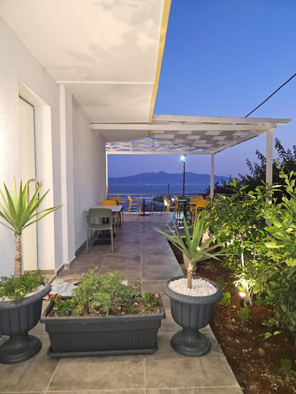 Ardit Seaside Rooms Саранда Екстер'єр фото