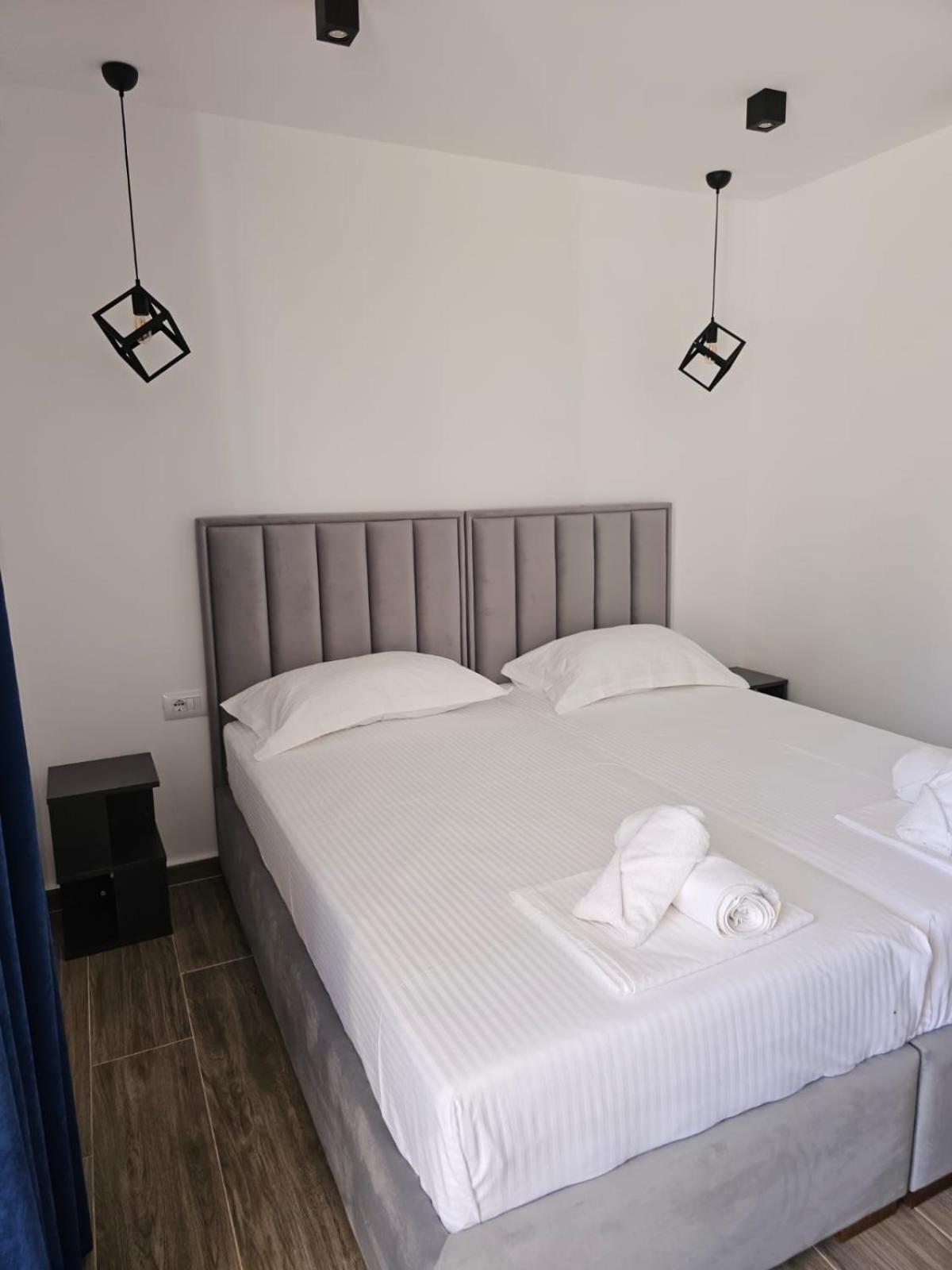 Ardit Seaside Rooms Саранда Екстер'єр фото