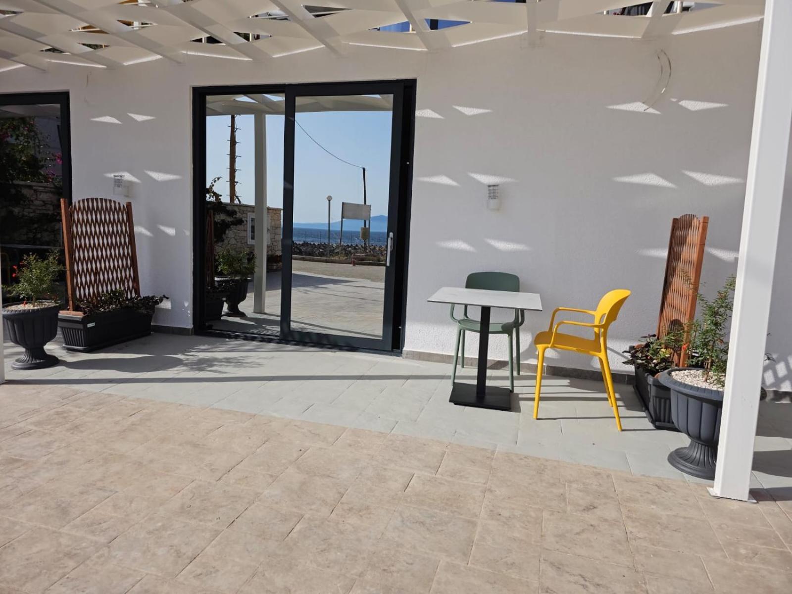 Ardit Seaside Rooms Саранда Екстер'єр фото