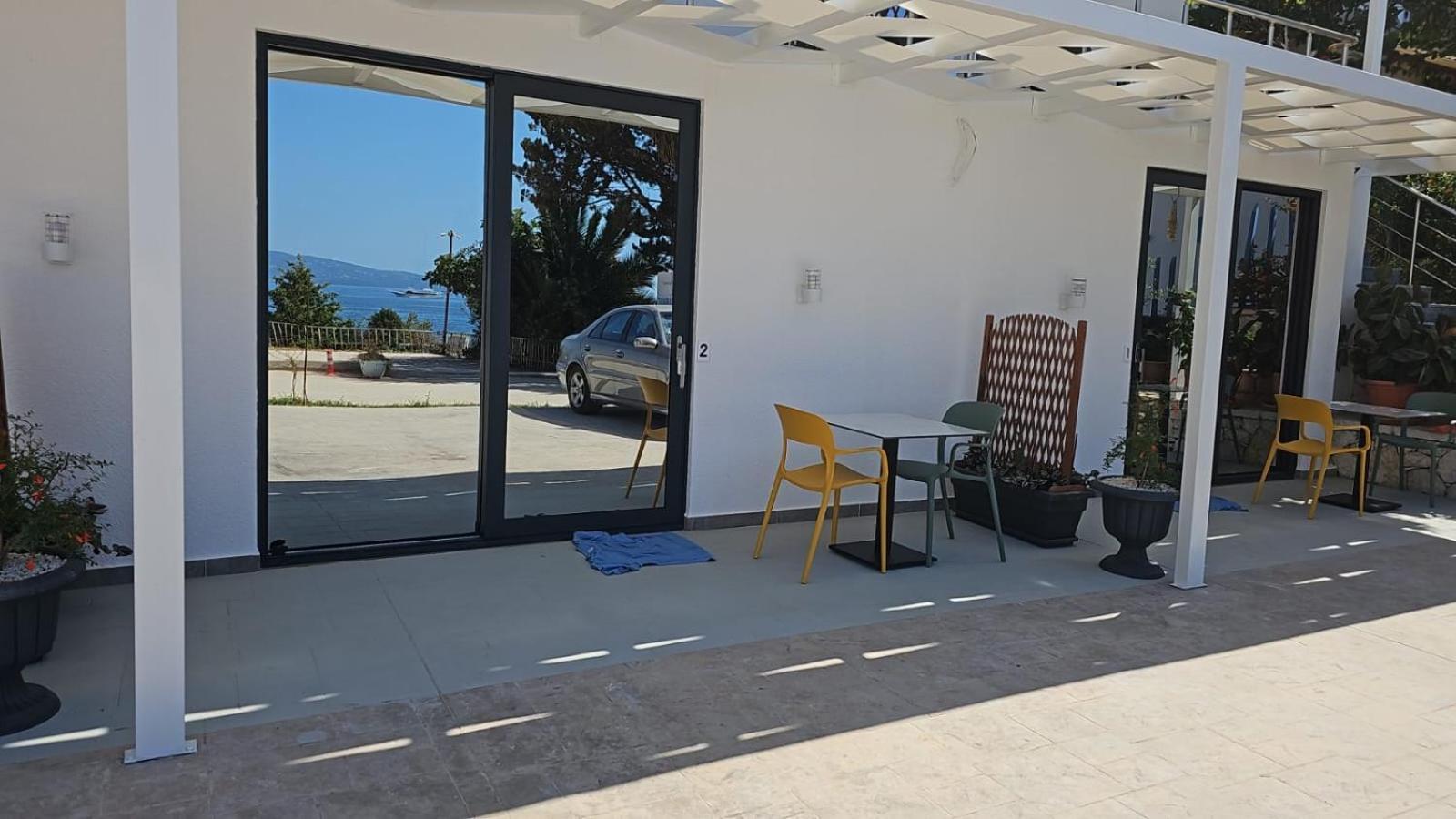 Ardit Seaside Rooms Саранда Екстер'єр фото