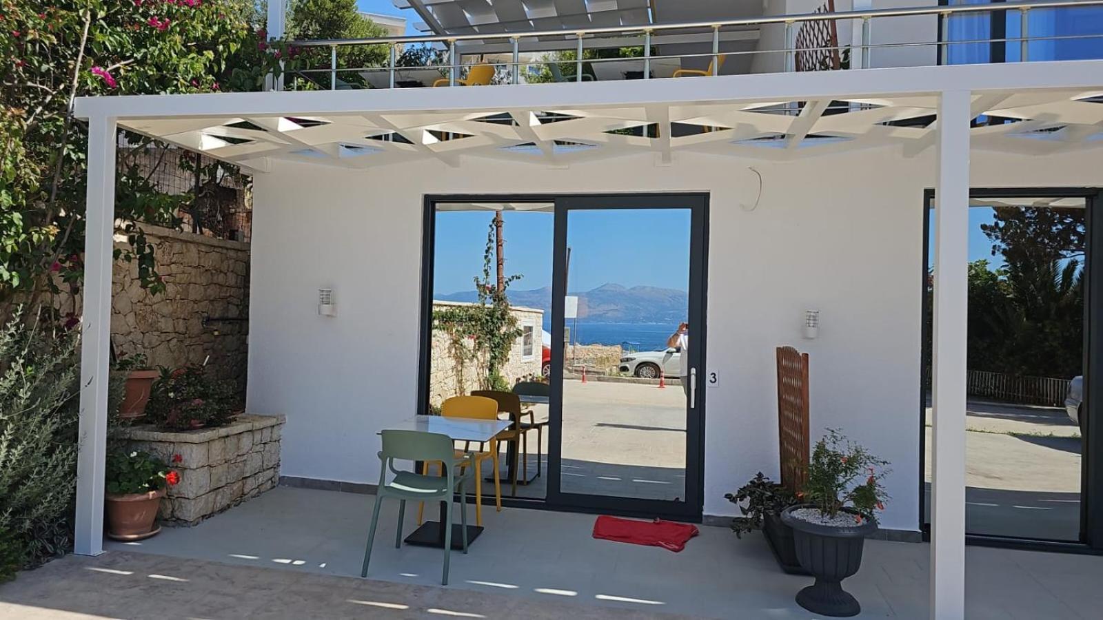 Ardit Seaside Rooms Саранда Екстер'єр фото