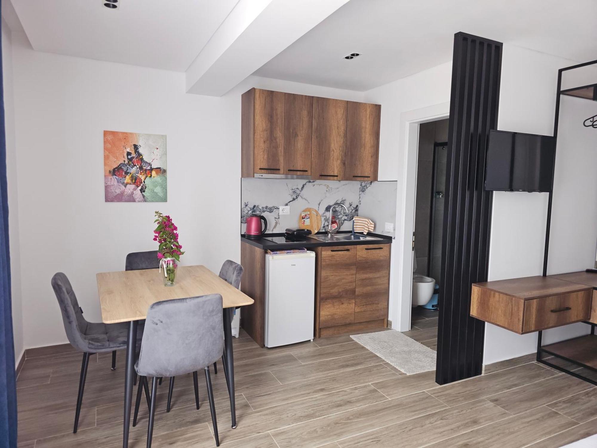 Ardit Seaside Rooms Саранда Екстер'єр фото